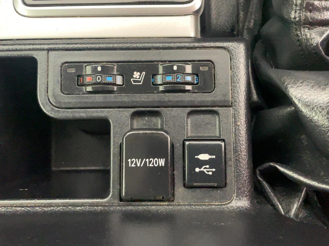 Photo '28' of Toyota Landcruiser Prado