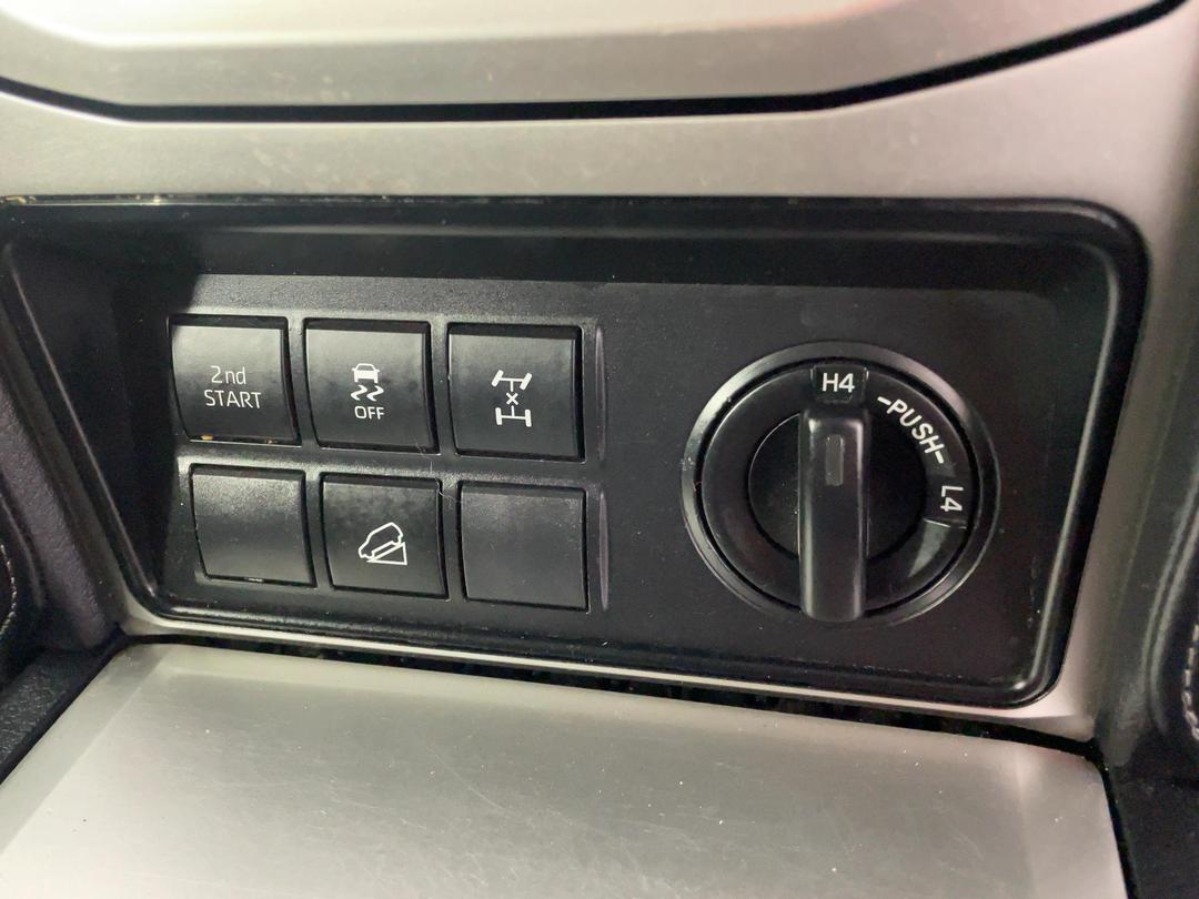 Photo '29' of Toyota Landcruiser Prado
