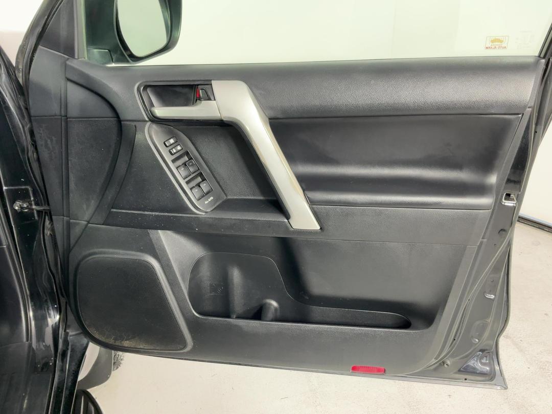 Photo '15' of Toyota Landcruiser Prado