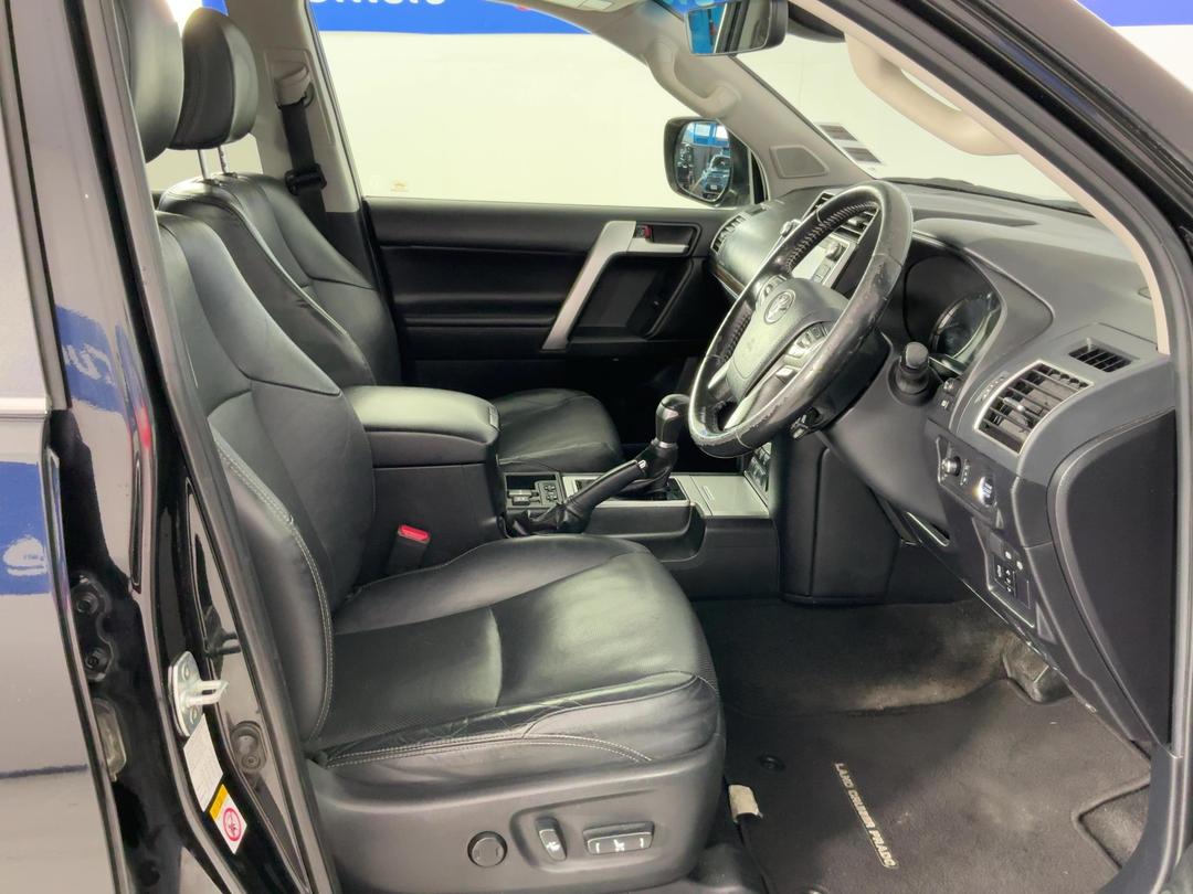 Photo '16' of Toyota Landcruiser Prado
