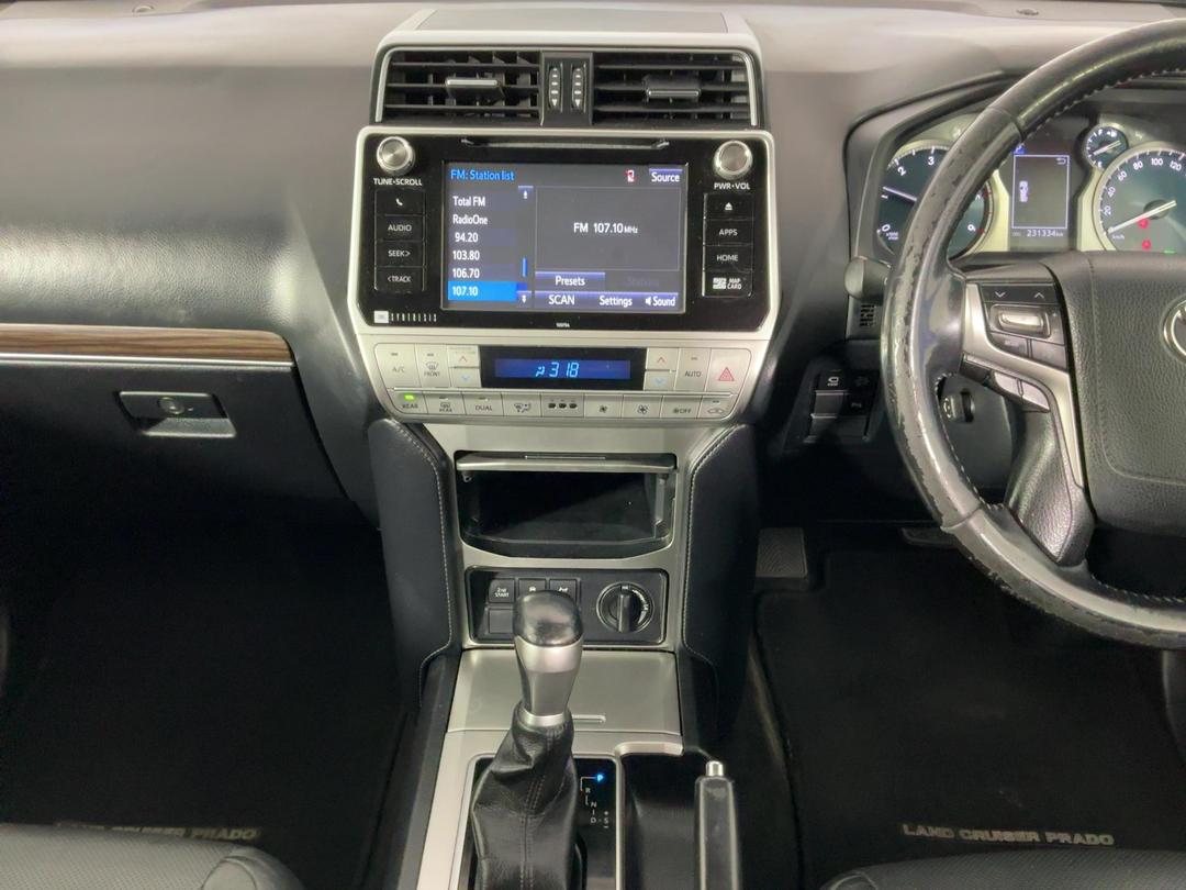 Photo '18' of Toyota Landcruiser Prado