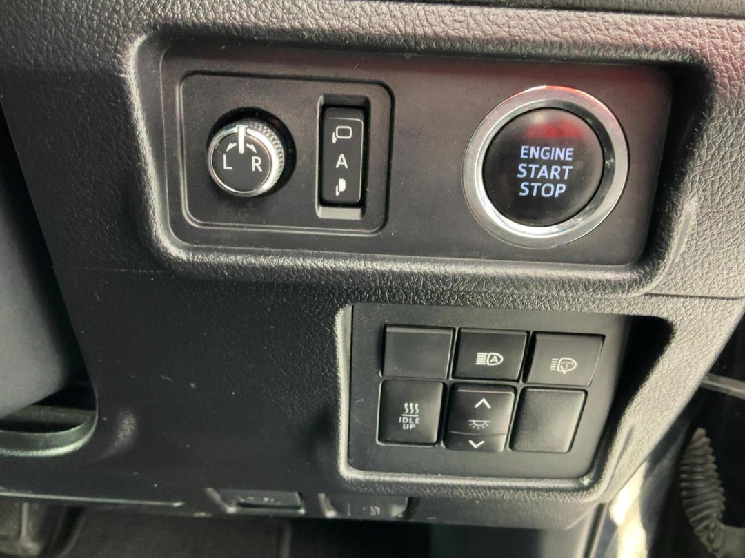 Photo '24' of Toyota Landcruiser Prado