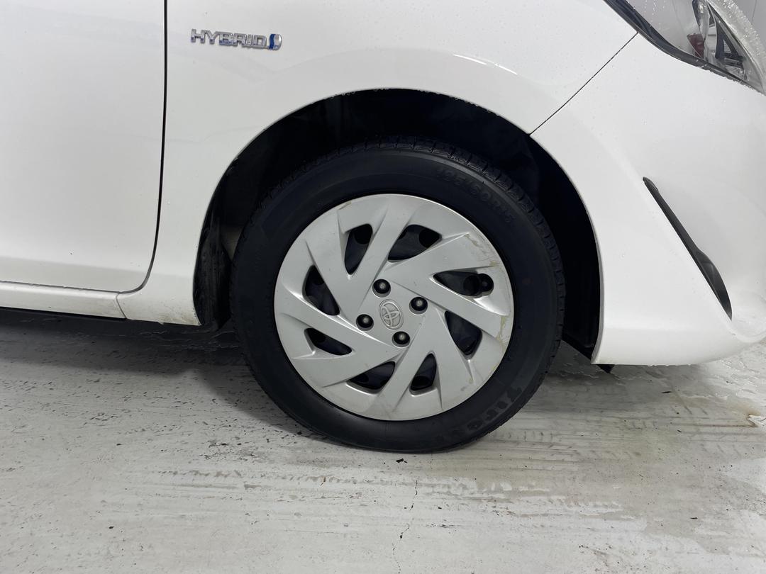 Photo '9' of Toyota Prius C