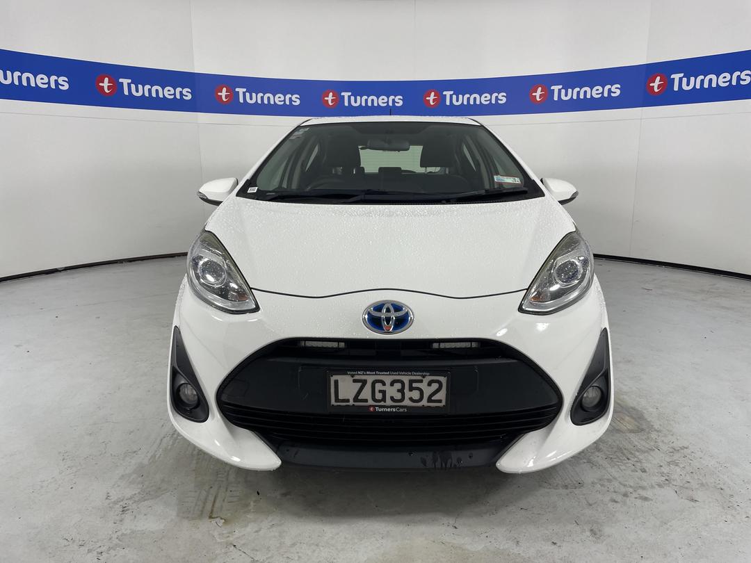 Photo '2' of Toyota Prius C
