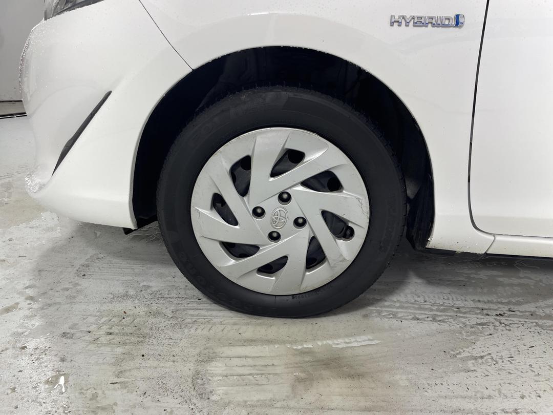 Photo '10' of Toyota Prius C