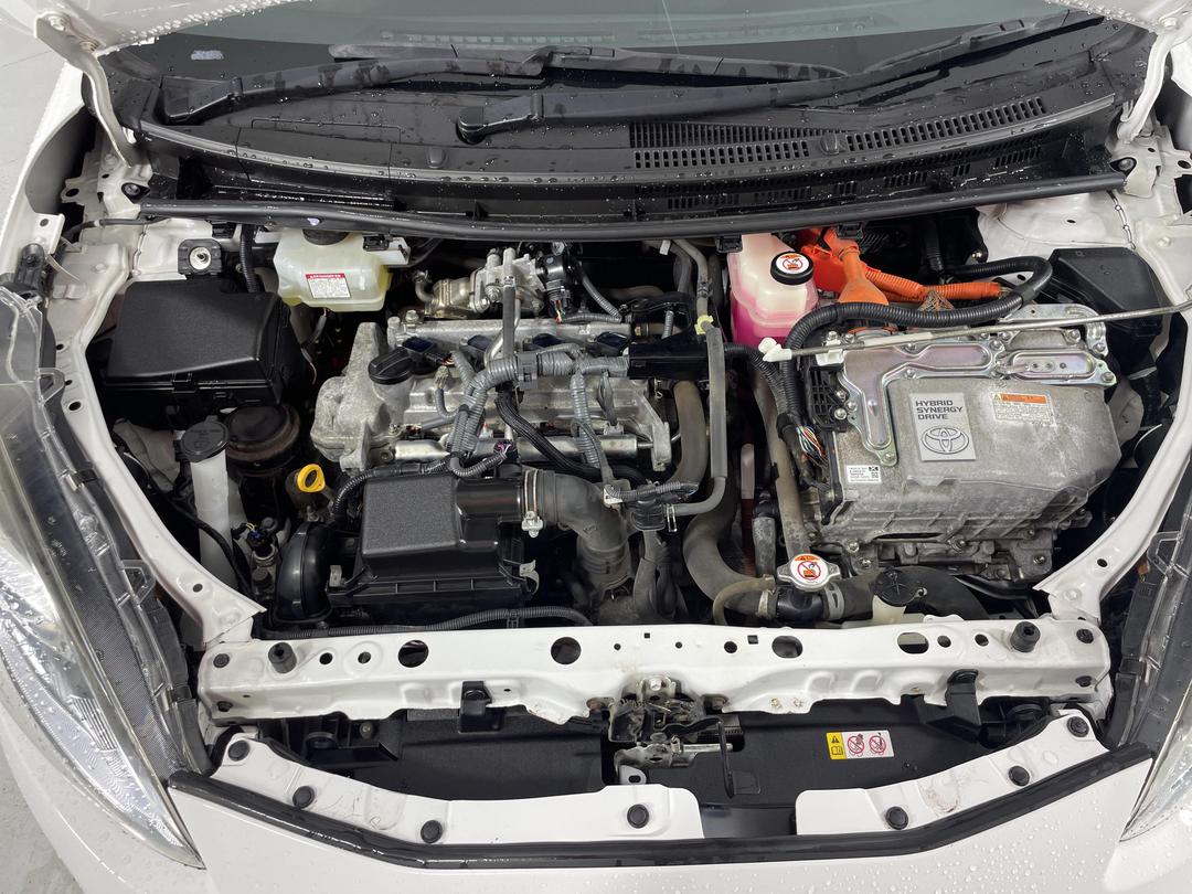 Photo '13' of Toyota Prius C