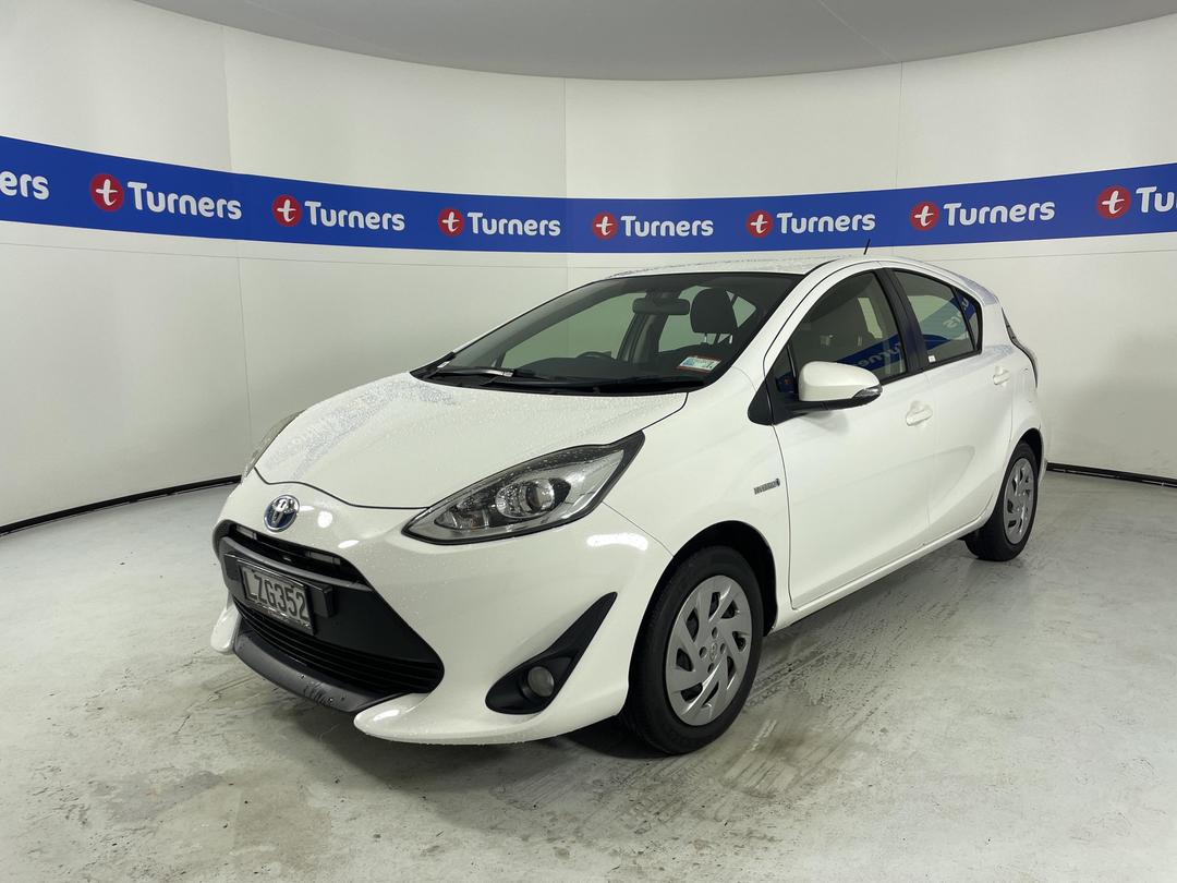 Photo '4' of Toyota Prius C