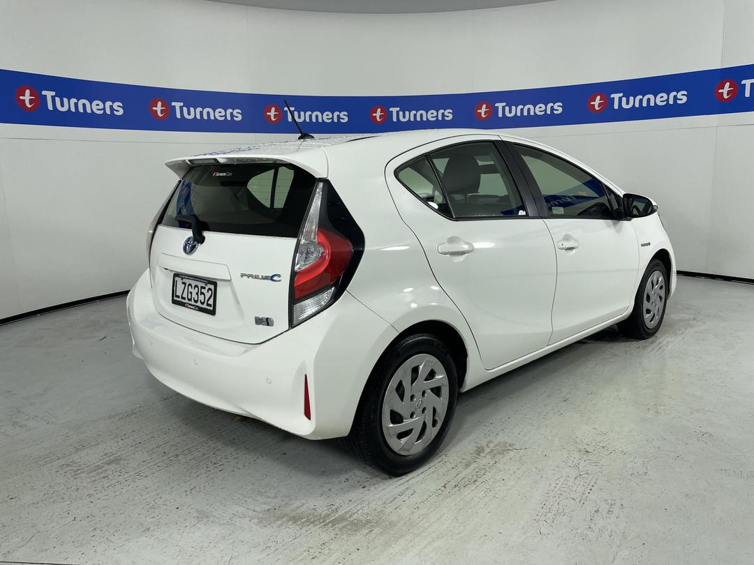 Photo '7' of Toyota Prius C