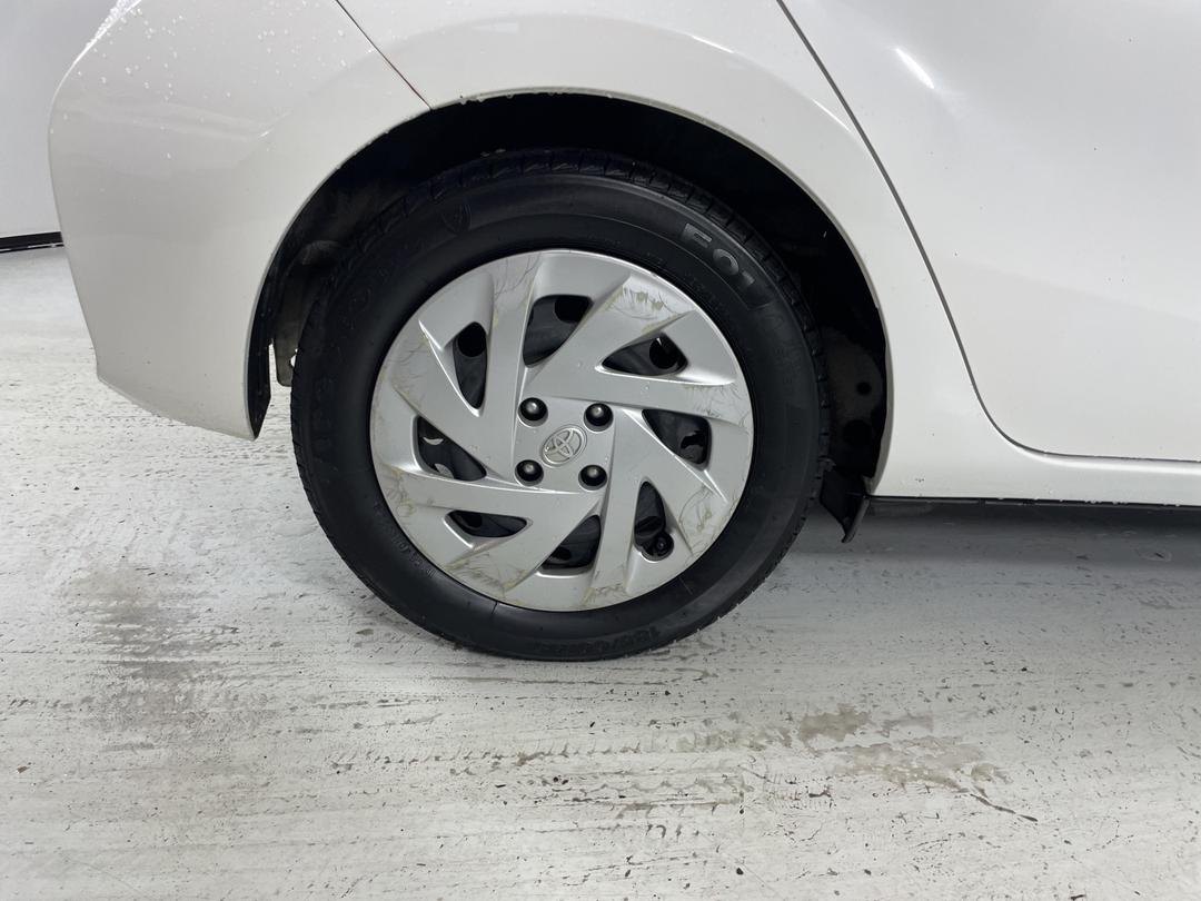 Photo '12' of Toyota Prius C