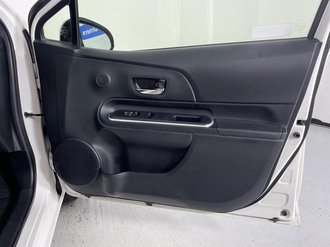 Photo '15' of Toyota Prius C