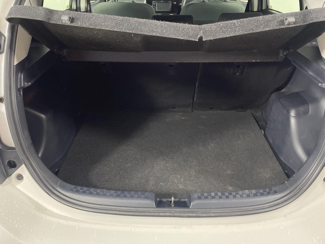 Photo '14' of Toyota Prius C