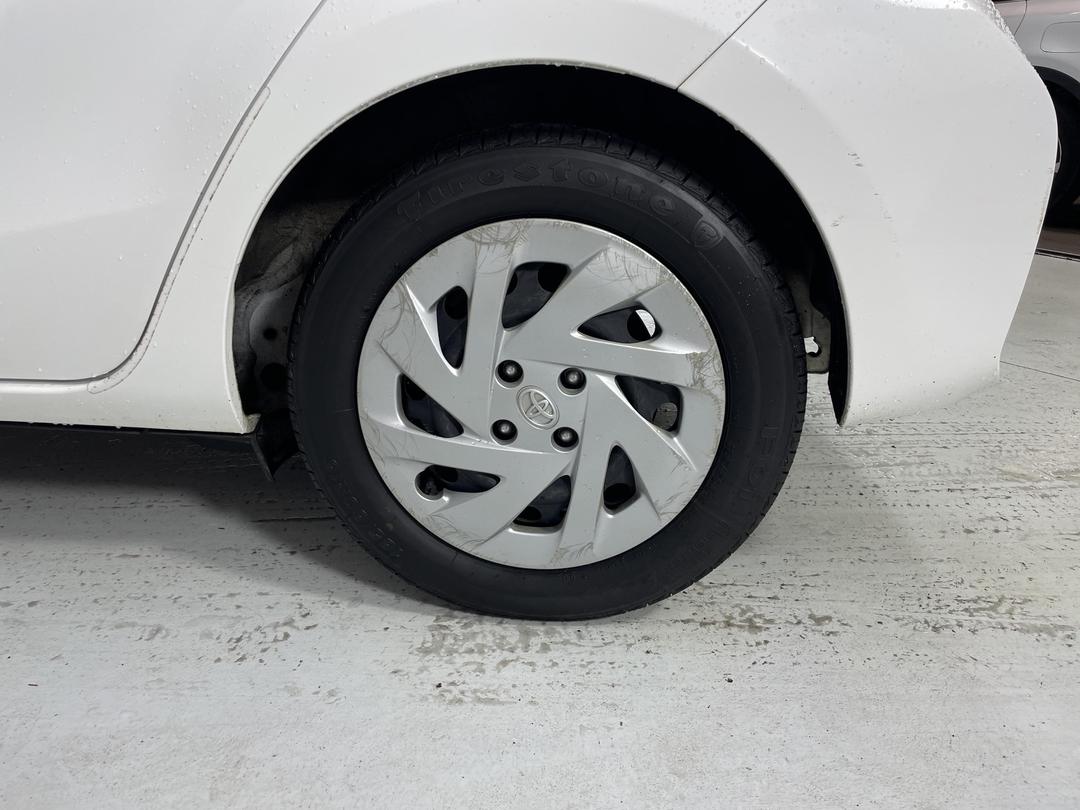 Photo '11' of Toyota Prius C