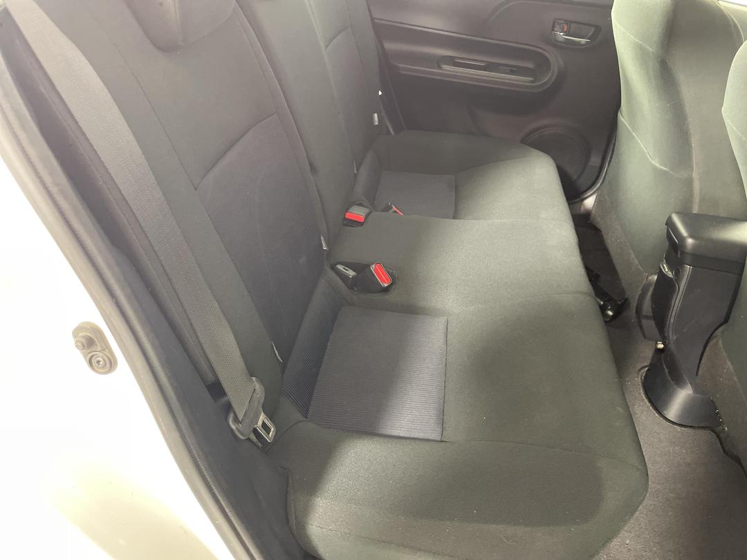 Photo '20' of Toyota Prius C