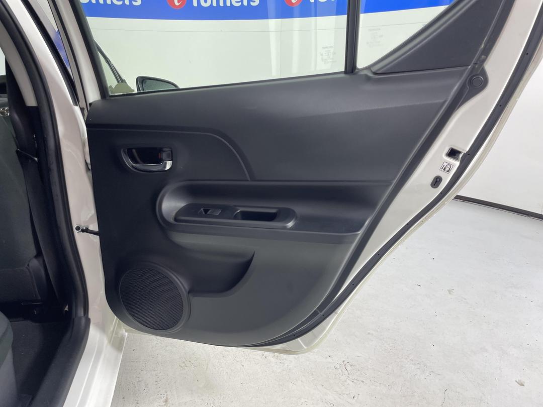 Photo '19' of Toyota Prius C