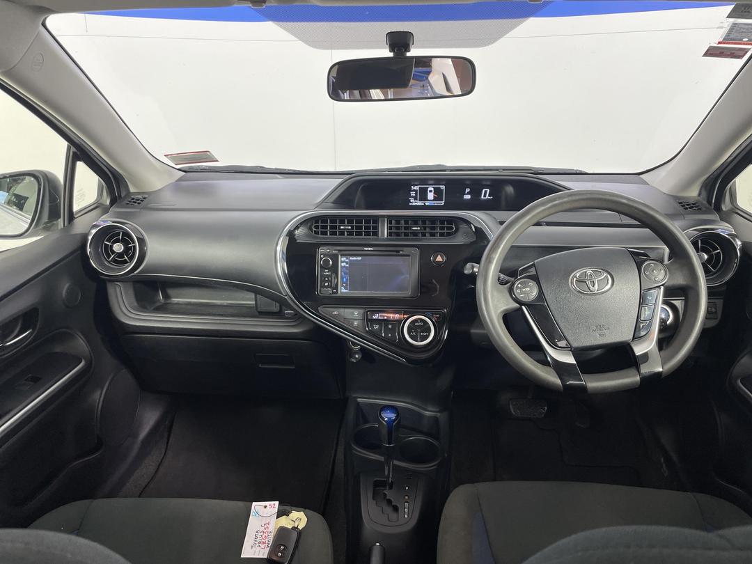 Photo '17' of Toyota Prius C