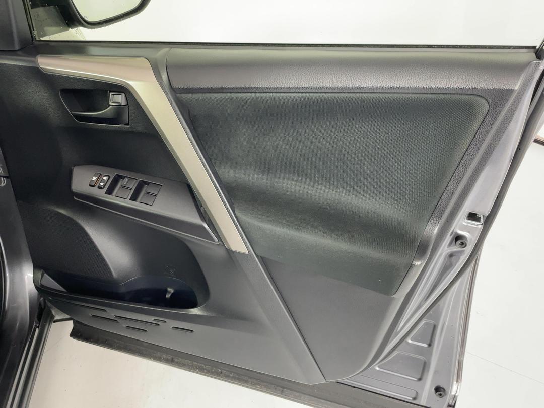 Photo '15' of Toyota Rav4