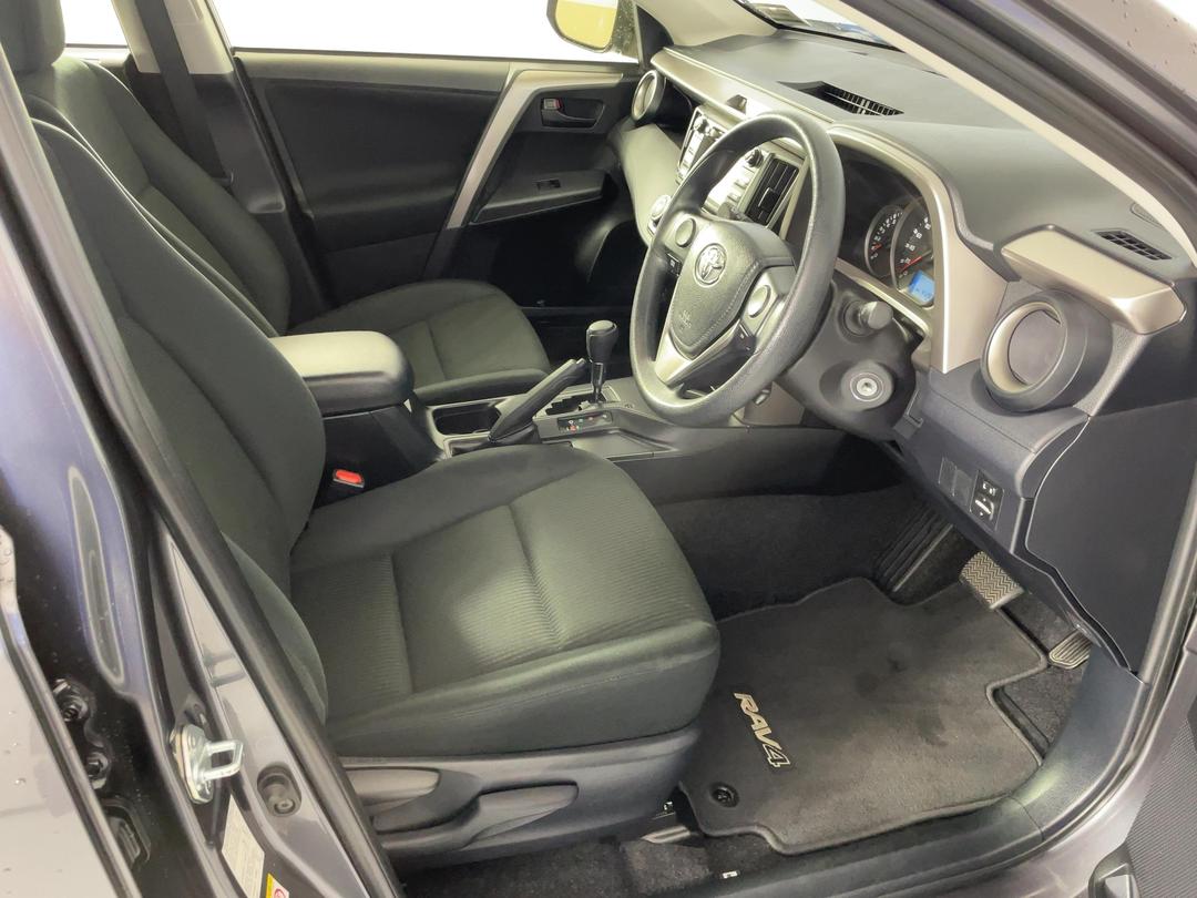 Photo '16' of Toyota Rav4