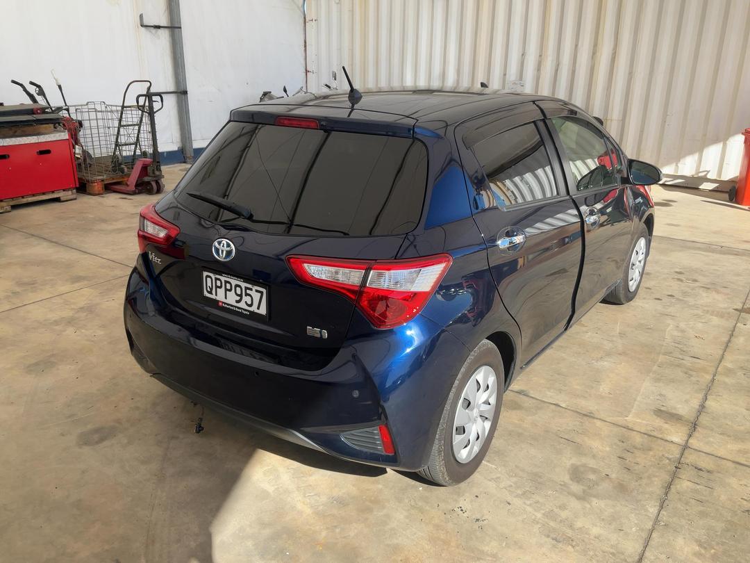 Photo '6' of Toyota Vitz