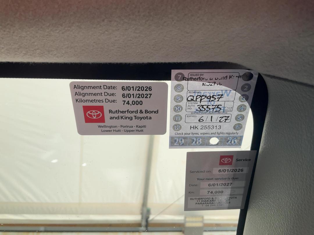 Photo '11' of Toyota Vitz