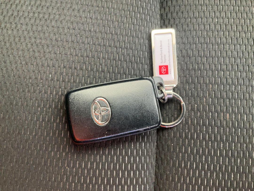 Photo '13' of Toyota Vitz