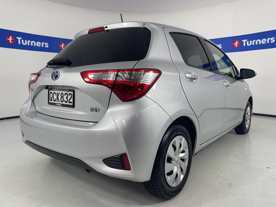 Photo '7' of Toyota Vitz