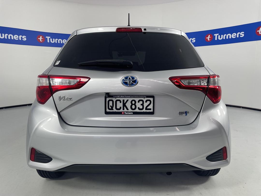 Photo '6' of Toyota Vitz