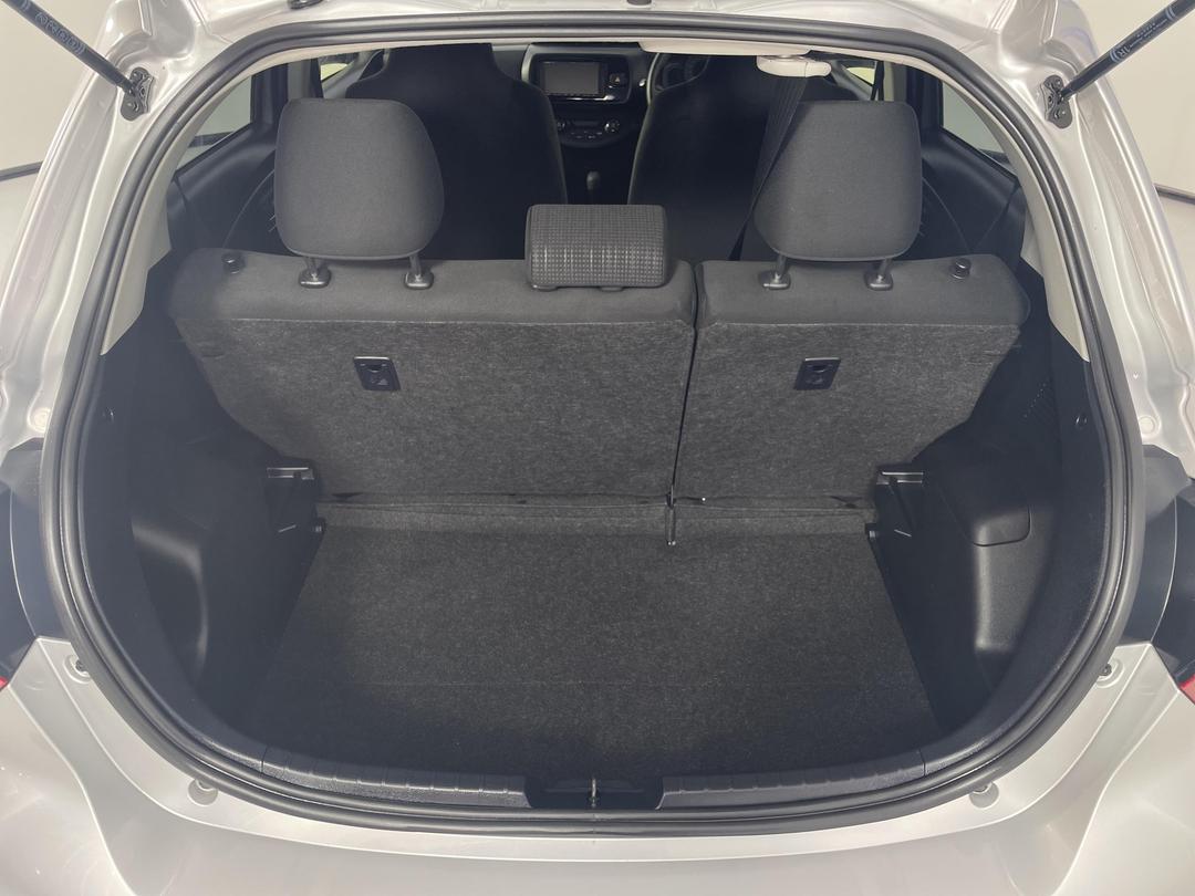 Photo '14' of Toyota Vitz