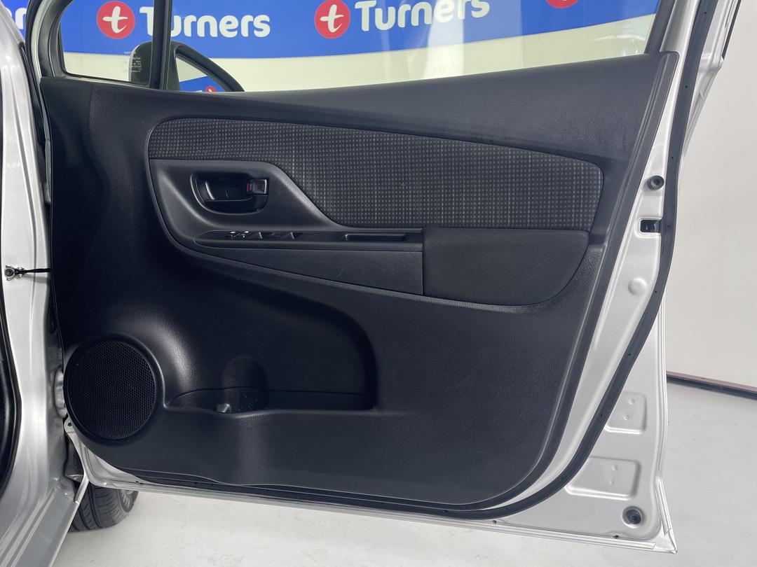 Photo '15' of Toyota Vitz