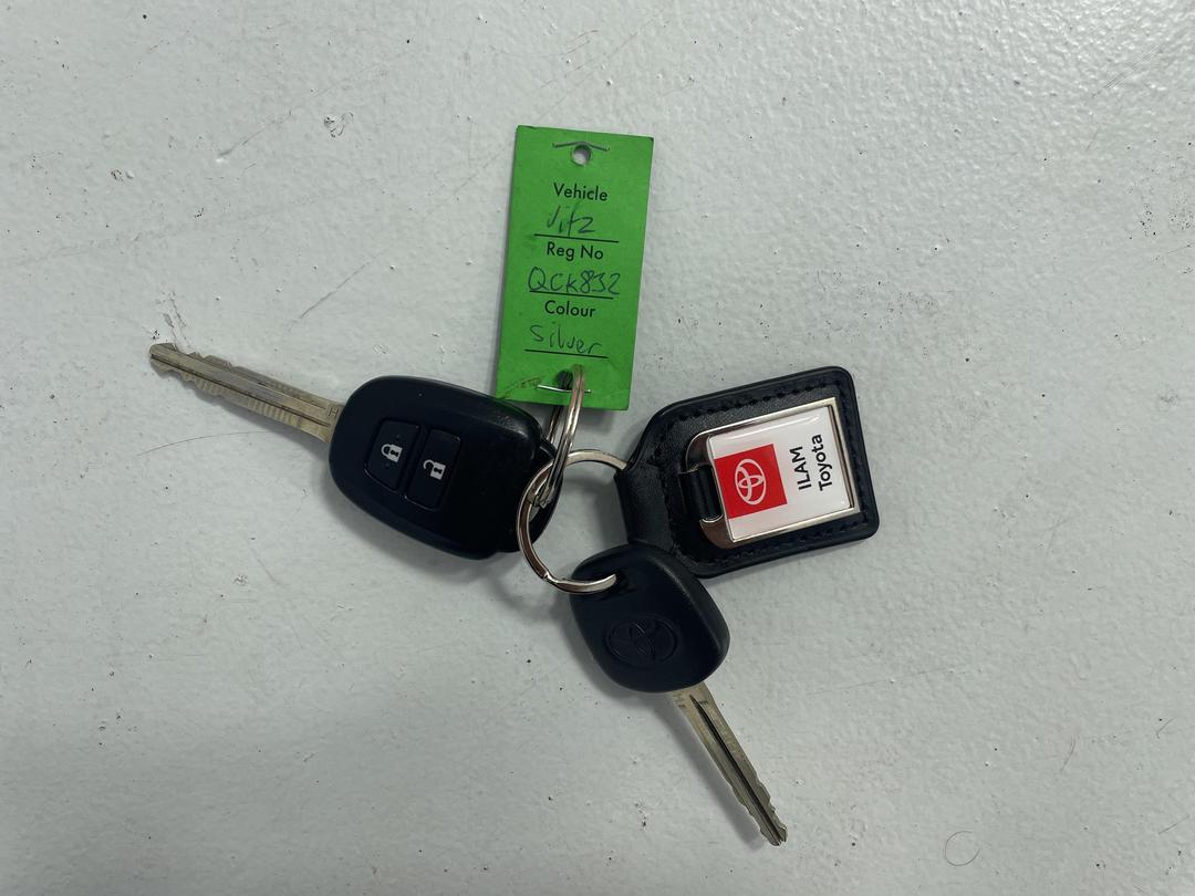 Photo '22' of Toyota Vitz