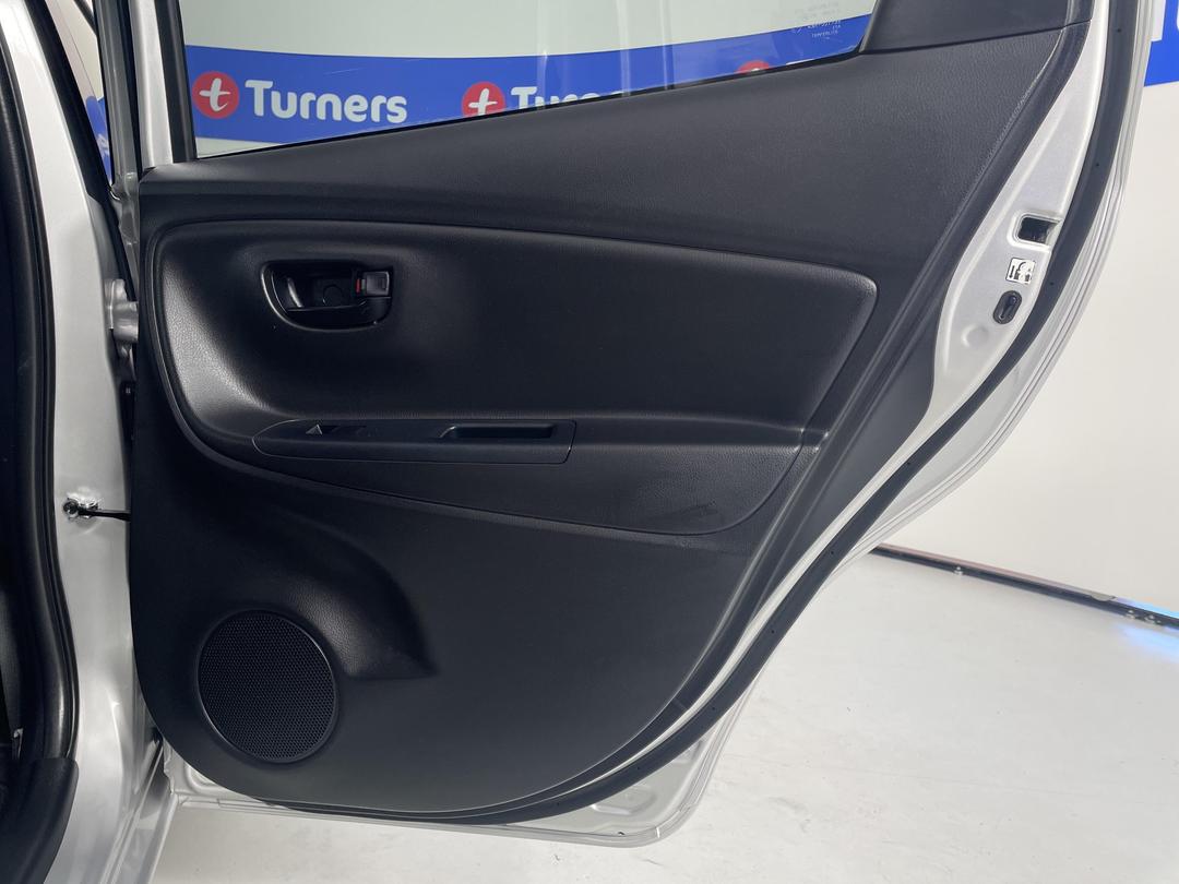 Photo '19' of Toyota Vitz