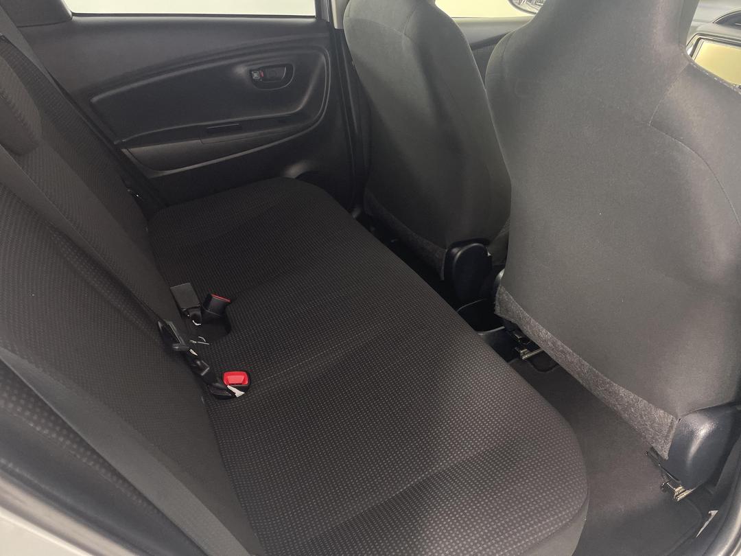 Photo '20' of Toyota Vitz