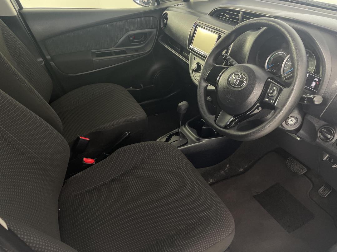 Photo '16' of Toyota Vitz