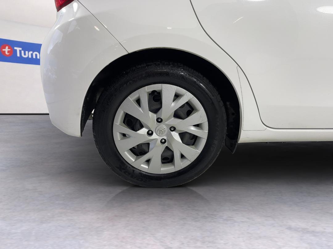 Photo '12' of Toyota Yaris