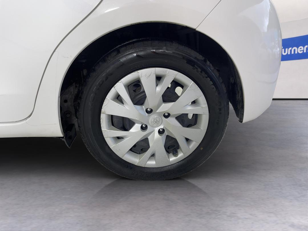 Photo '11' of Toyota Yaris