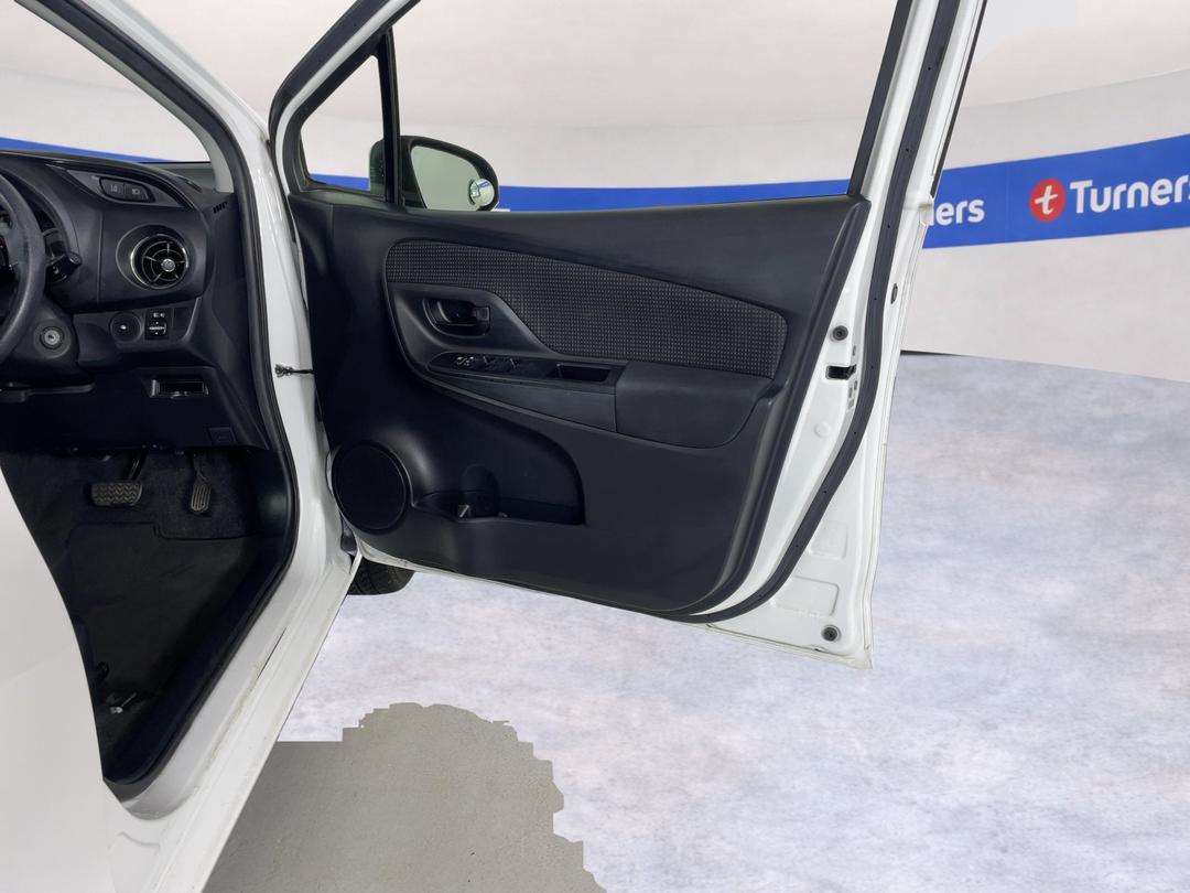 Photo '15' of Toyota Yaris