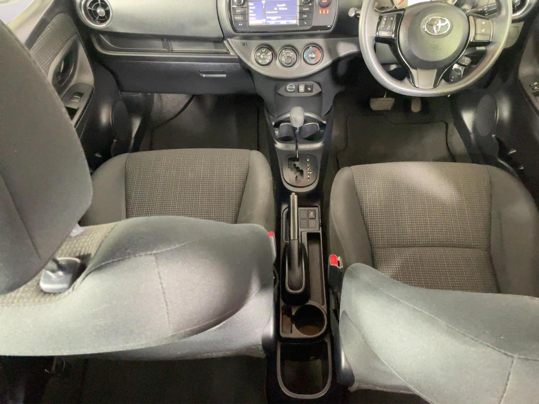 Photo '18' of Toyota Yaris