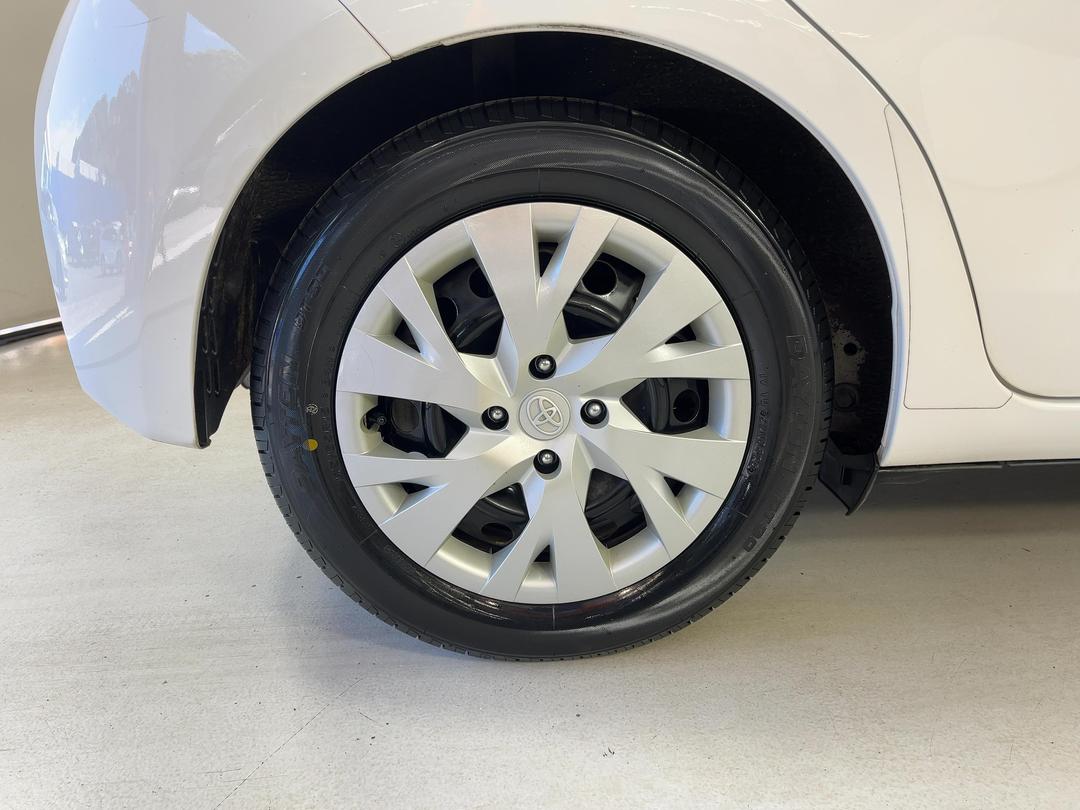 Photo '12' of Toyota Yaris