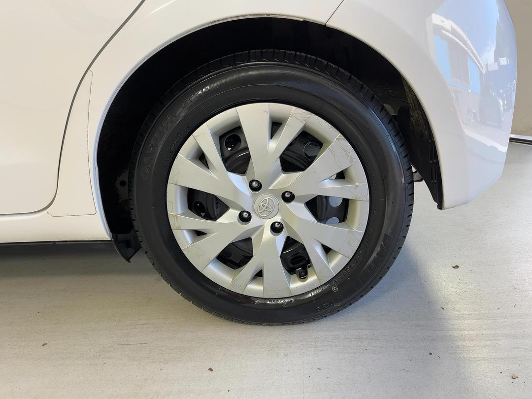 Photo '11' of Toyota Yaris