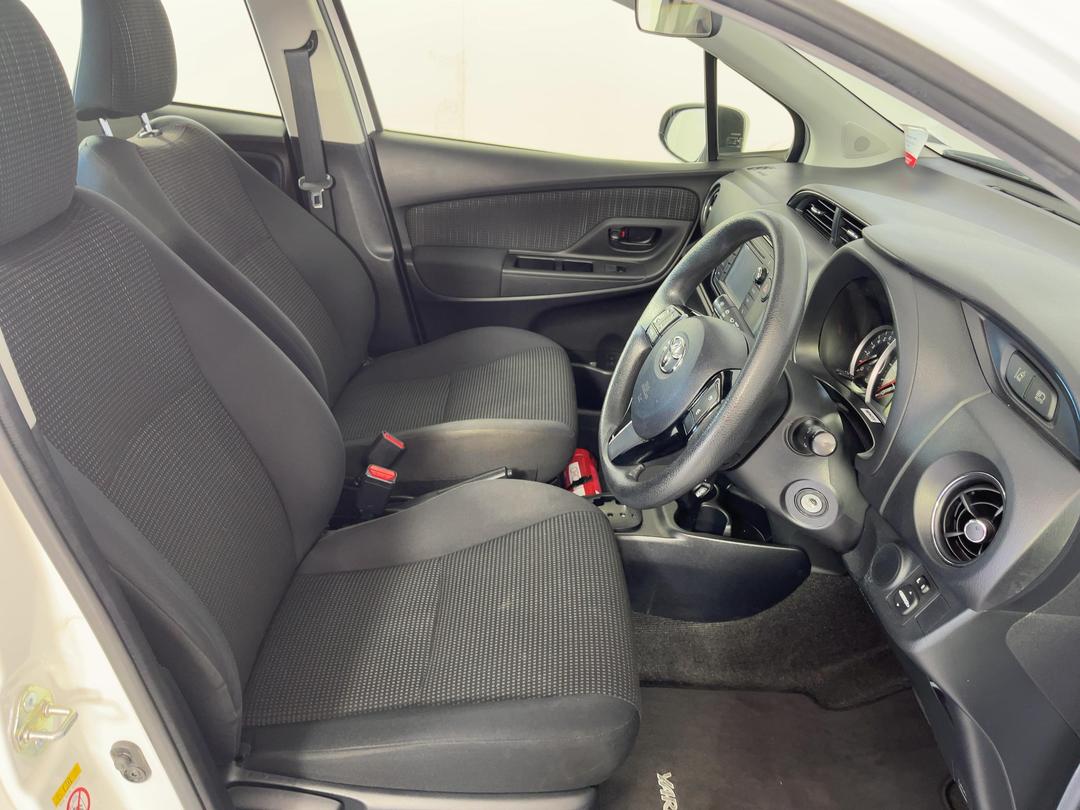 Photo '16' of Toyota Yaris