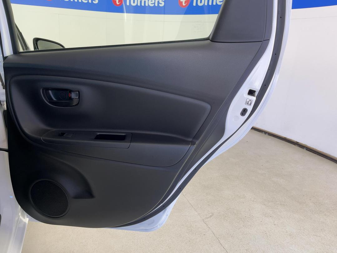 Photo '19' of Toyota Yaris