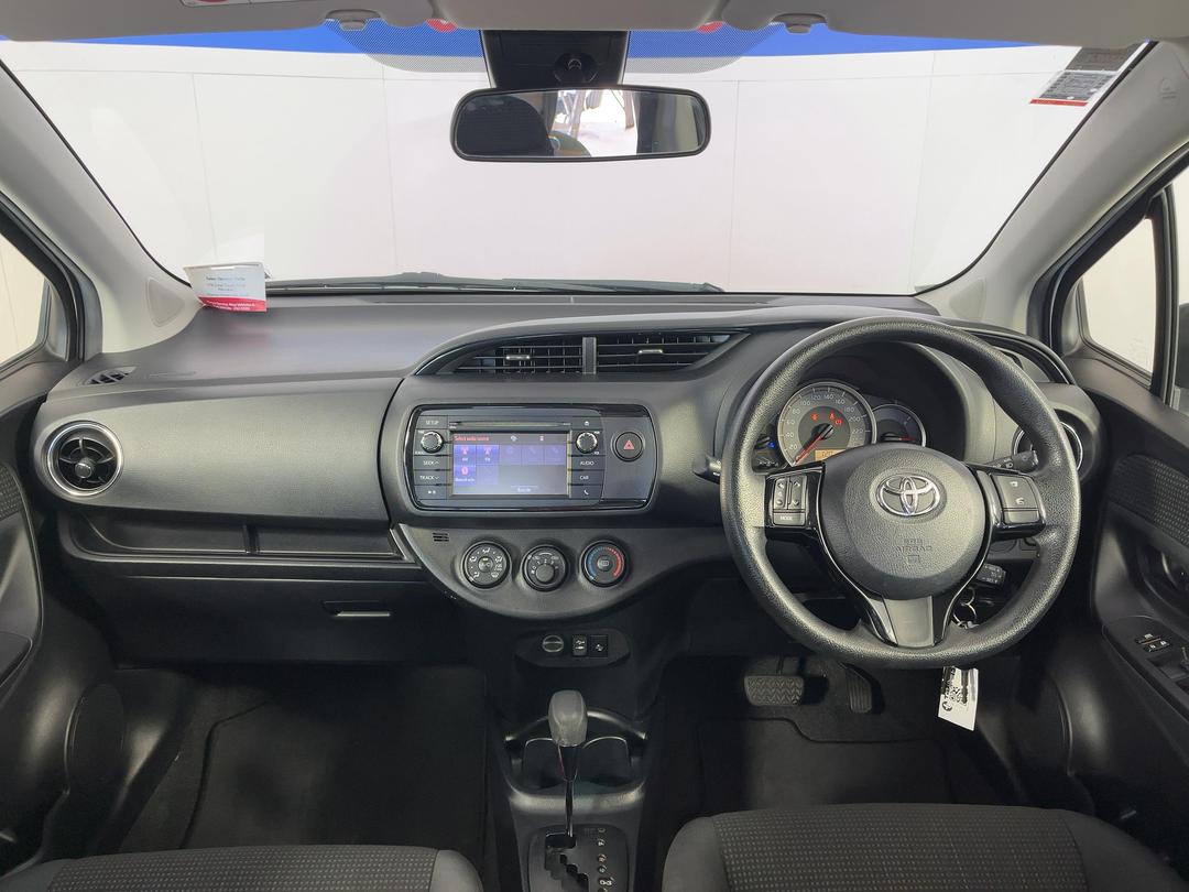 Photo '17' of Toyota Yaris