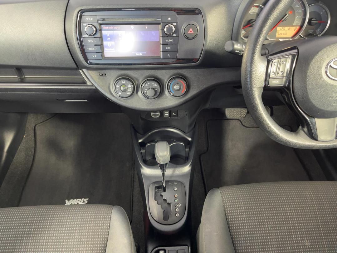 Photo '18' of Toyota Yaris