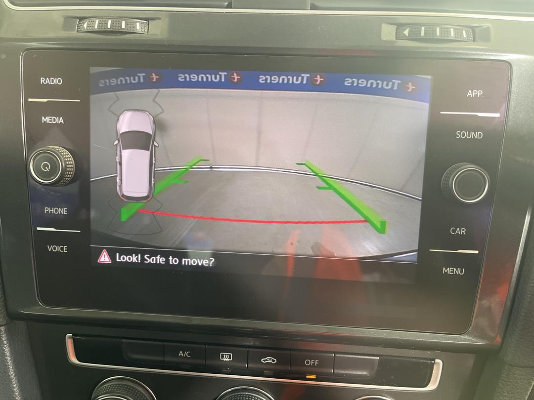 Photo '24' of Volkswagen Golf