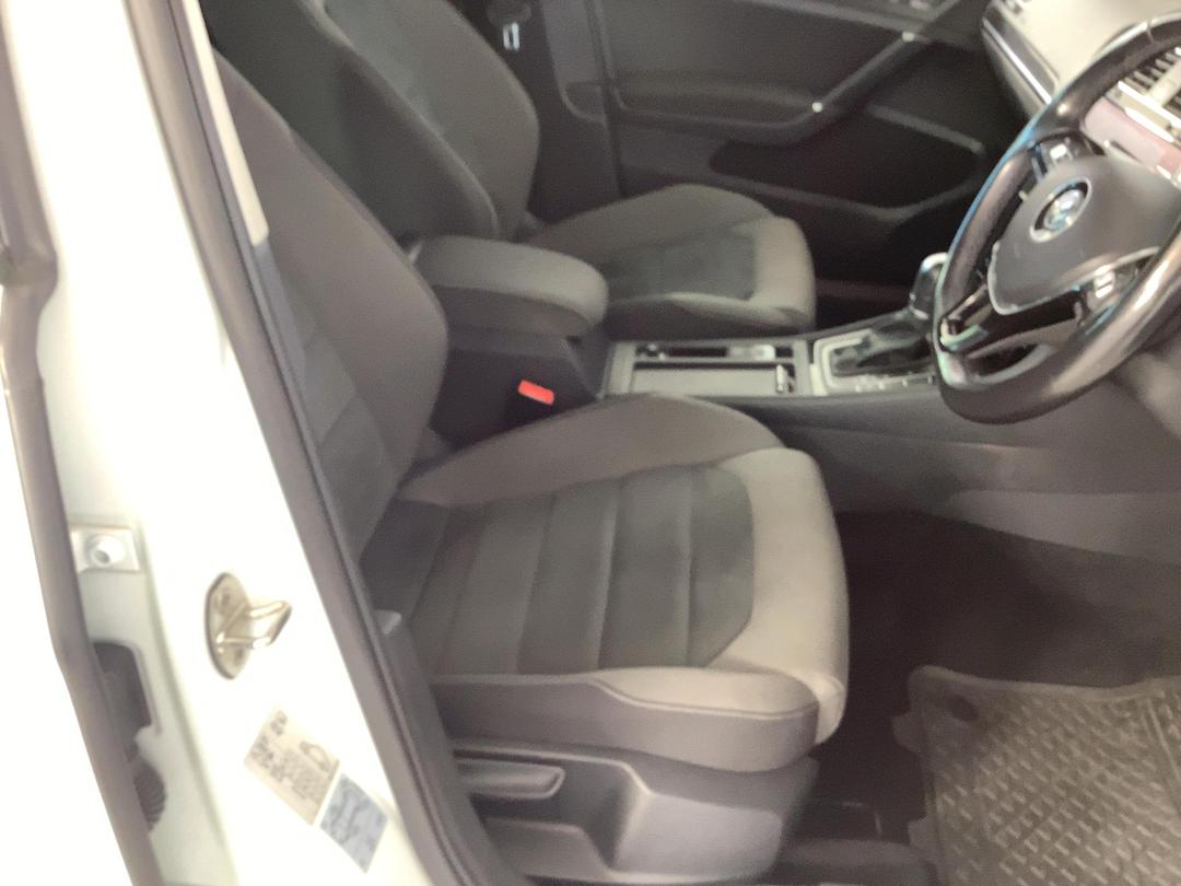 Photo '16' of Volkswagen Golf