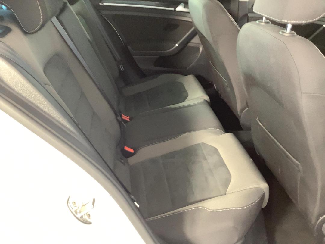 Photo '20' of Volkswagen Golf