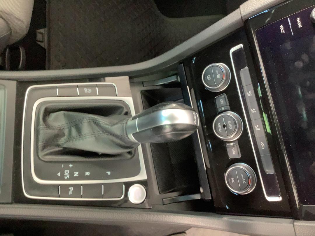 Photo '18' of Volkswagen Golf