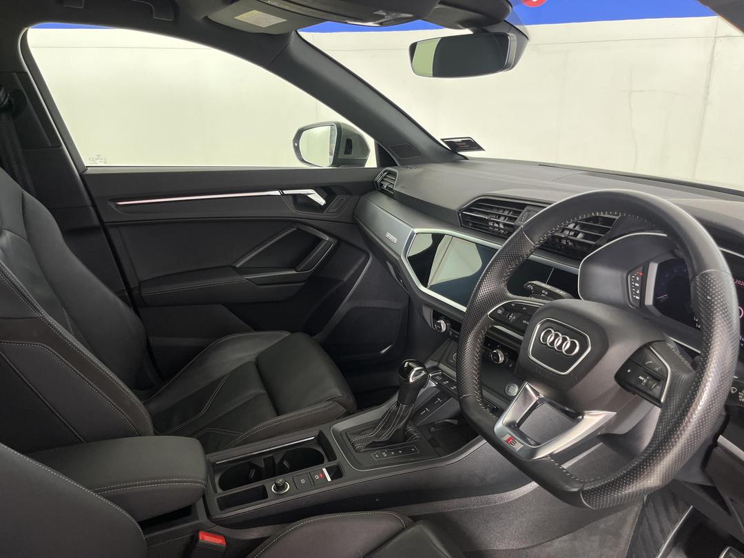 Photo '16' of Audi Q3