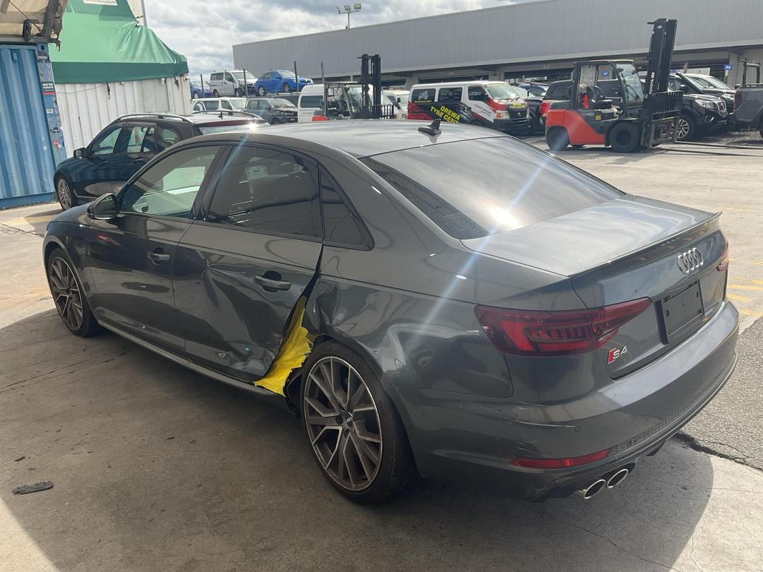 Photo '4' of Audi S4