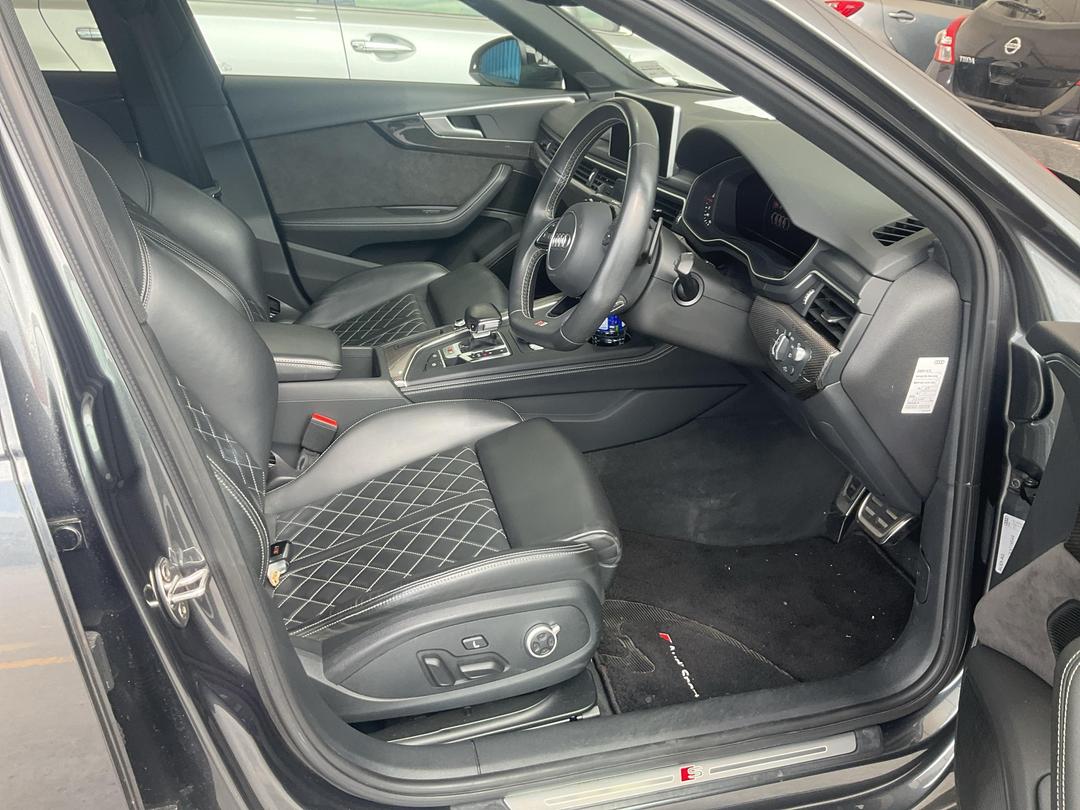 Photo '17' of Audi S4