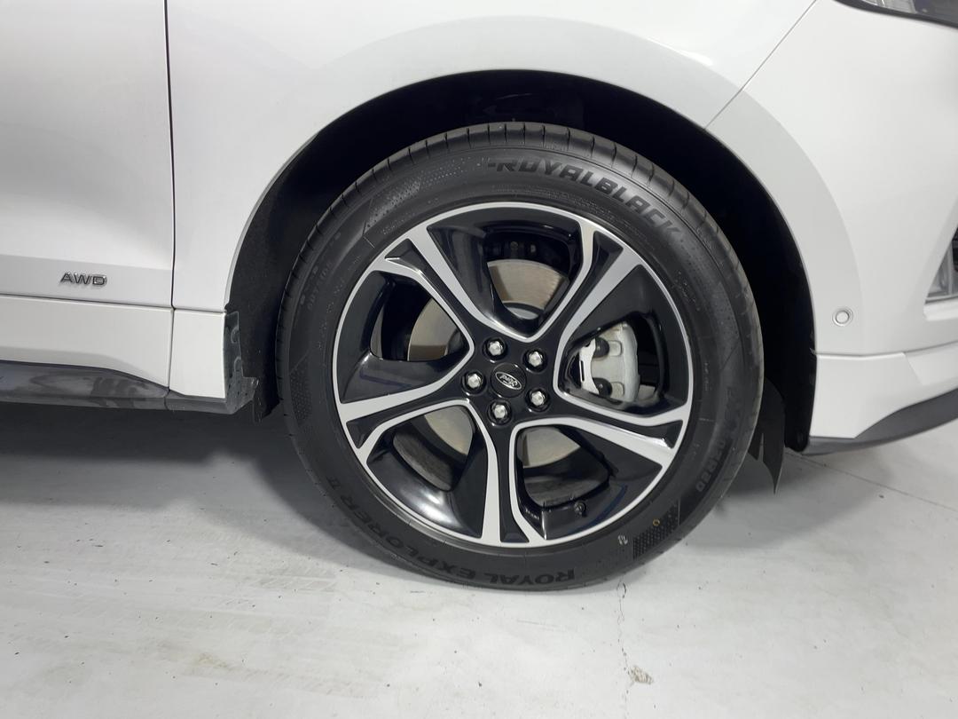 Photo '9' of Ford Endura